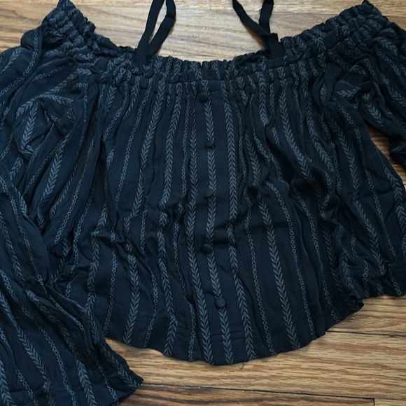 Urban Outfitters Floral Eyelet Cold Shoulder Crop Embroidered Top - Picture 4 of 11